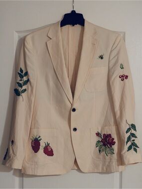 Murano Cream Blazer with Embroidered Floral & Fruit Motifs